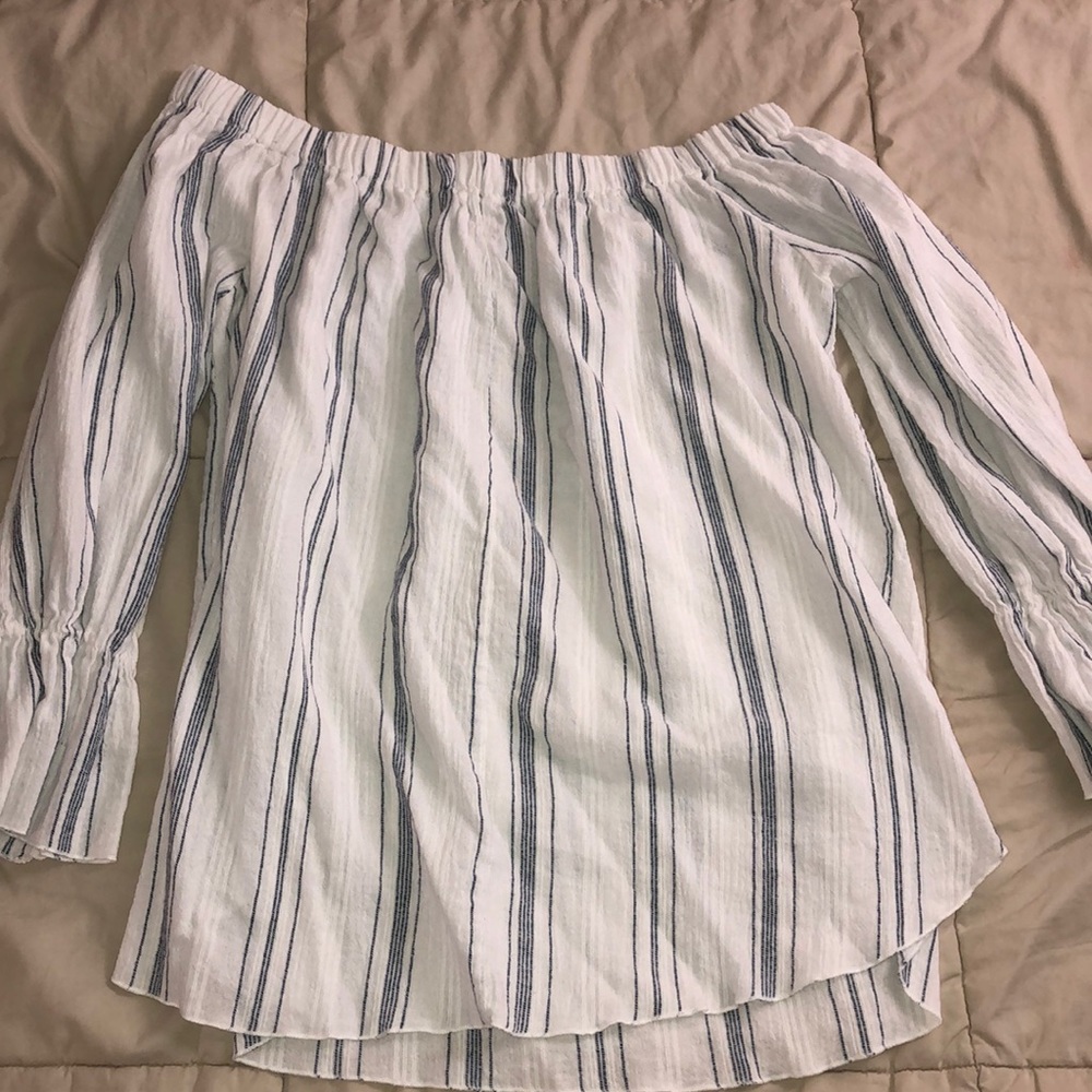 Off the shoulder striped longsleeve shirt